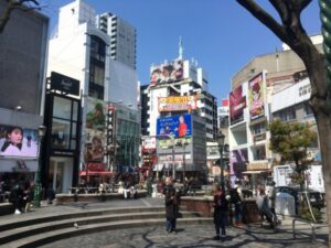 日本一の楽器屋やと思うわ……知らんけど。 2 心斎橋 三角公園